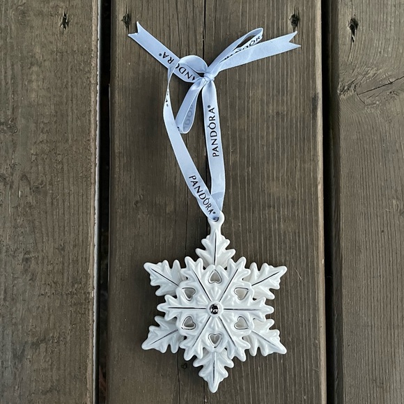 Pandora 2015 Limited Edition Christmas Snowflake Ornament in Original Box - Picture 4 of 10